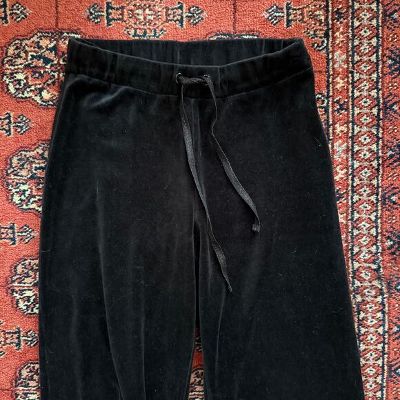 White Stag Women's Black Velour 2-Pc. Track Suit in Immaculate Condition - Picture 9 of 10